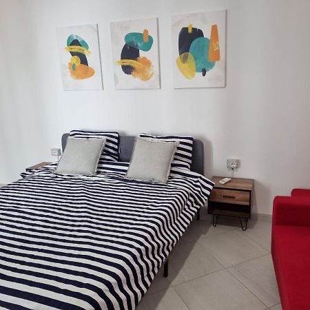Апартаменти New Modern Studio In Central Тирана Екстер'єр фото