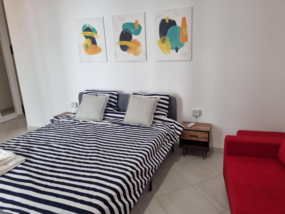 Апартаменти New Modern Studio In Central Тирана Екстер'єр фото