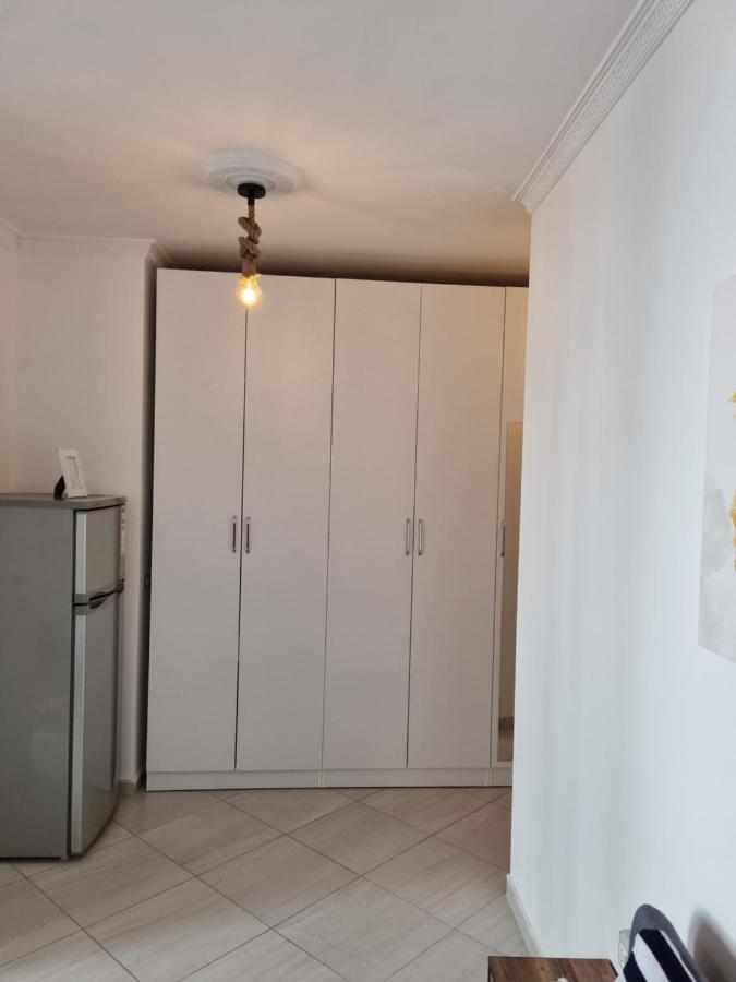 Апартаменти New Modern Studio In Central Тирана Екстер'єр фото